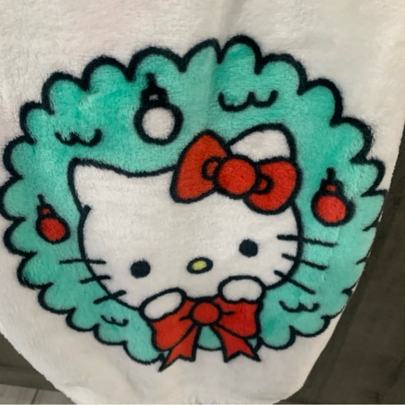 New Hello Kitty Christmas Wreath & Tree Dress Plush 60" x 70" Throw Blanket - Picture 7 of 9